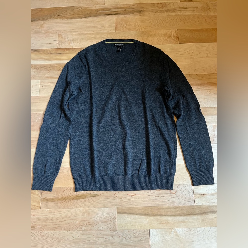 Banana Republic grey men’s v-neck sweater, extra fine merino wool